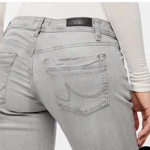 Ltb Valerie - Supersnygga och trendiga Ltb Valerie ljusgrå. Storlek 27/34. Midja 80 cm. Innerbenslängd 85 cm. Slut online. 