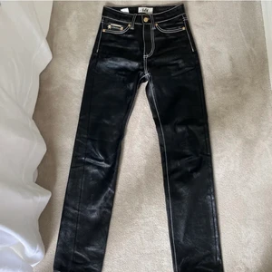 Eytys byxor - Sjukt snygga byxor som kan användas till fest eller vardag! Skriv om du är intresserad, pris kan diskuteras💕