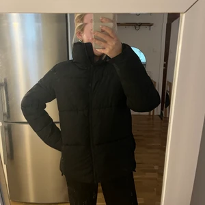 Dunjacka - Säljer denna dunjacka från cubus i storlek S. Varsamt använd❤️  Nypris 499