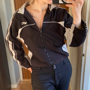 Jacka - Asnajs jacka men behöver plats! Märkt 150 men passar en XS-S. Möts i Stockholm eller skickar mot fraktkostnad (57 spårbart) <3