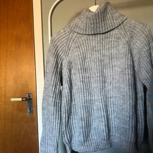 Kappahl - Stickad tröja ifrån Kappahl storlek 170/S eller M  120kr, köpt för 299kr Bra skick ! KÖP INTE DIREKT 