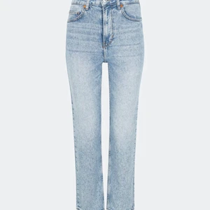 Bikbok  - Ljus blåa jeans från bikbok,ny pris 600,väldigt fint skick,jag säljer för att jag ska spara ihop lite pengar<333 köparen betalar frakt,pris går att diskutera 