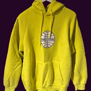 Hoodie - Skön hoodie i toppen skick fraktar via postnord 