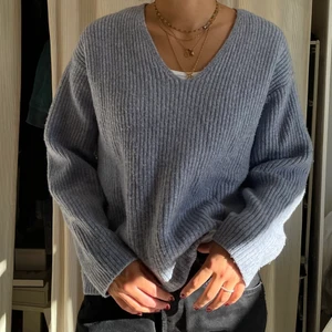 Stickad tröja  - Mysig blå stickad tröja💙