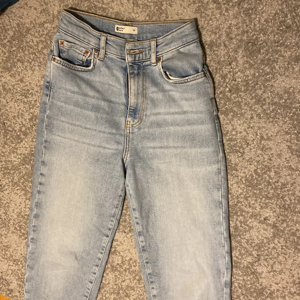 jeans från gina tricot storlek 34. Jeans & Byxor.