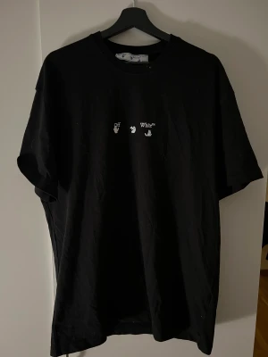 OFF WHITE T-SHIRT - Använd endast en gång, nyskick, storlek L!! 