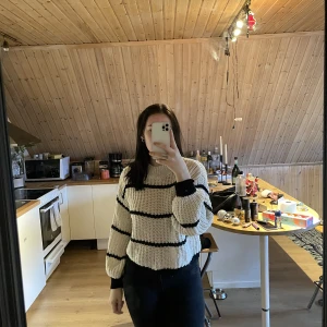 Randig stickad - Randig stickad tröja ifrån shein använt några gånger 