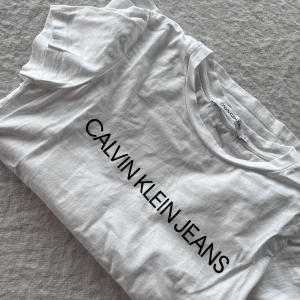 Calvin Klein t-shirt - Ny!