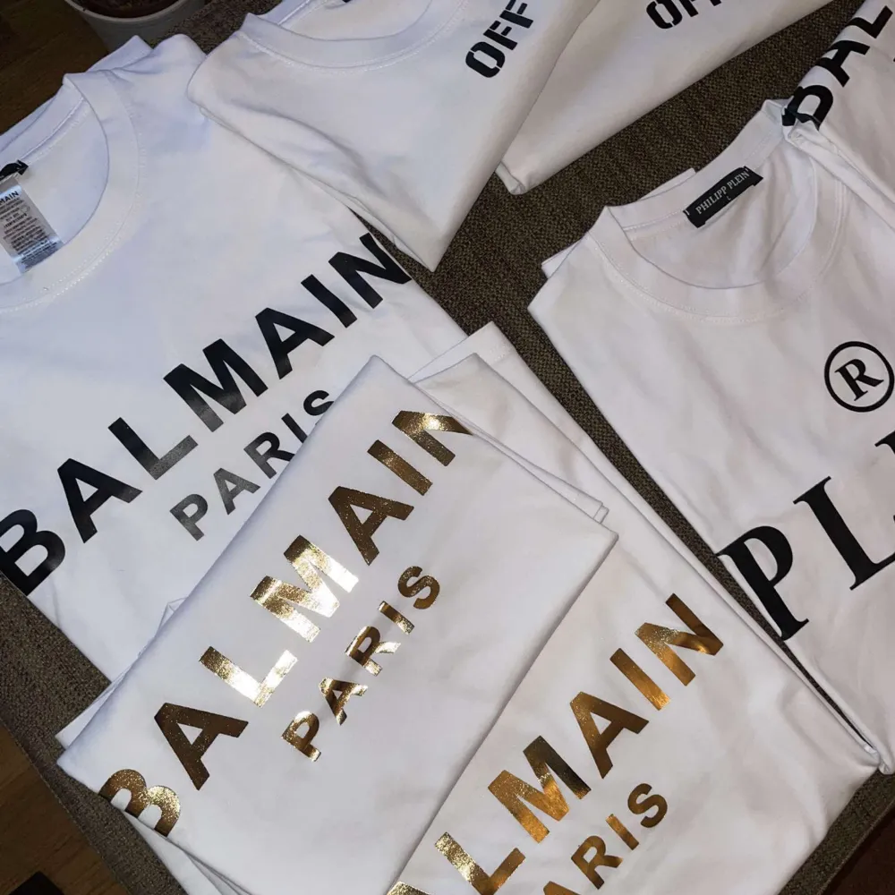 Balmain t-shirt, Philip Plein, off white. Riktigt bra aa-kopior. Dom finns i S/M/L.. T-shirts.