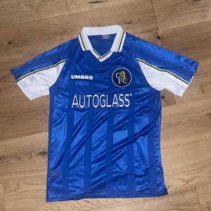 Vintage Fotbollströja, Chelsea 1998/99. Extremt bra skick! Size XL men passar L.