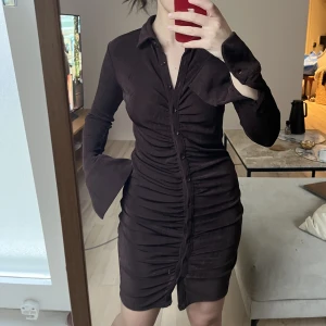 Klänning från Gina Tricot 150kr - Bra kvalite. Brun