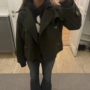 Populär jacka från mango  - Sjukt snygg jacka!! Som ny🥰 Direktpris = 1000