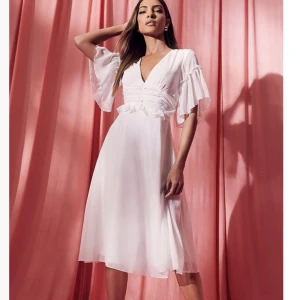 Klänning  - Riktigt snygg oanvänd studentklänning (för liten)  