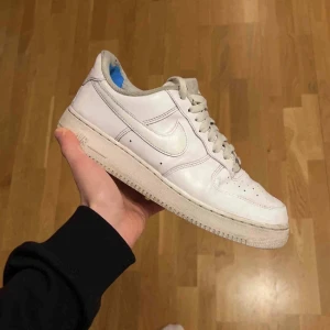 Nike air force 1 - Säljer mina Nike air force 1 pågrund av att dem har bliv för små för mig. Skriv till mig om du är intresserad pris kan diskuteras😊