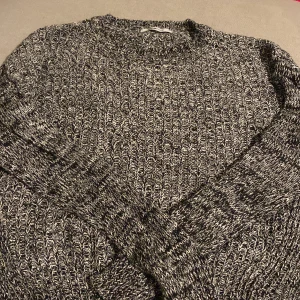 Stickad tröja från Gina - Säljer min tröja då den inte används💕Den är i storlek xs💫 