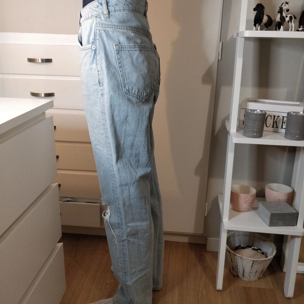 Högmidjade raka jeans fr Gina Tricot, Stl 34 | Plick