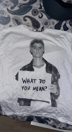 Justin Bieber-tröja  - Säljer morsans gamla Bieber-tröja eftersom den aldrig används :)