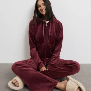 mjukis sett  - mjukis sett från gina tricot i jätte bra skick använd några gånger bara . storlek S passar även xs och m 