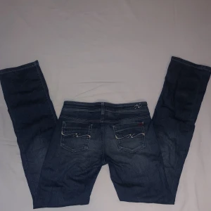 Lågmidjade jeans  - Inga defekter 