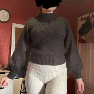 Strl M, stickad tröja från Gina Tricot. - Inte så använd, extra för frak.