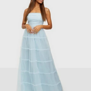 SÖKER DENNA KLÄNNING - Söker denna klänningen ifrån Nelly, deras märke true decadence. Storlek XS, S kan ev fungera. Betalar bra💜