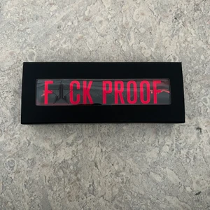 Mascara från jeffree star - Helt ny oöppnad mascara från Jeffree star cosmetics🖤 köpt för 215kr säljer för 145kr inklusive frakt❤️