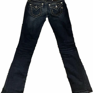 Miss me Jeans - Ett par jeans från miss me. Bootcut passform med rhinestones. Nypris ca 1000kr. (Gratis frakt!!)
