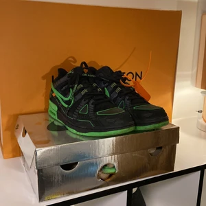 Nike Off-White Rubber Dunk Green Strike - Nike Off-White Rubber Dunk Green Strike, Storlek 42,5, Box Inkluderad, Gröna snören inkluderad, Skick 7,5/10 ✅