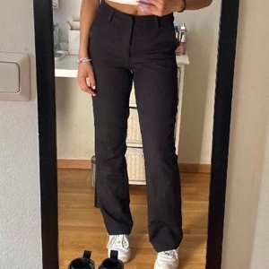 Kostymbyxor  - Wilma kostymbyxor från bikbok nypris : 400 Nytt skick ! 