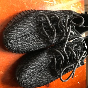 adidas yeezy Boost 350 Pirate Black - In excellent condition new. Size UK 6/US 7.5/ FR 39. Not worn. All questions on Telegram @rostys_lave. Or instagram: rostyss_p. Additional photos will send there.