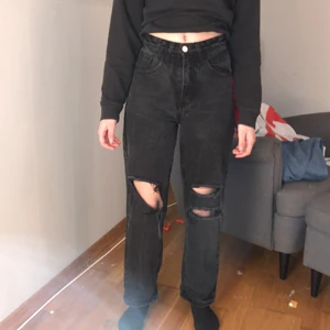 Shein jeans storlek xxs  - Shein jeans använda ett par gånger. jag är 165 