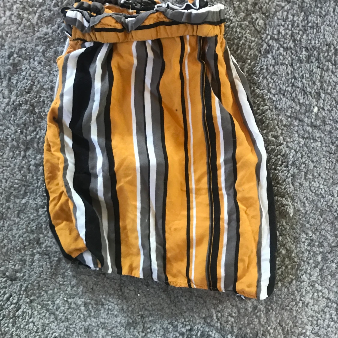 Gul/organea shorts med snöre - 90