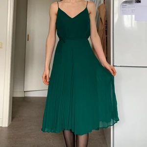 Aftonklänning  - Aldrig använd klänning från ASOS. Ordpris 469 kr. Bekväm och fin! Kan mötas i Uppsala och ibland i Stockholm.