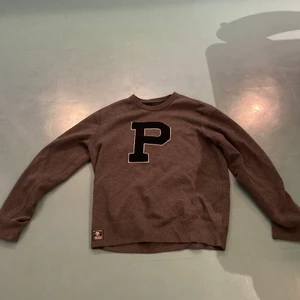 Ralph lauren sweatshirt  - Jättesnygg Ralph lauren sweatshirt köpt secondhand. Väldigt bra skick, inte använd mycket. Säljer pga Används inte längre. Passar de mesta storlekarna beroende på vad du vill ha för passform