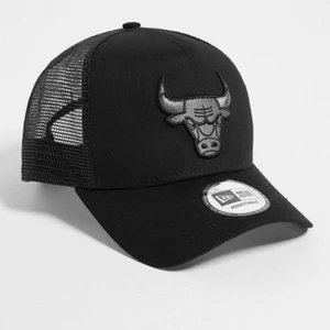 Trucker keps bulls - Hej säljer denna Chicago bulls trucker keps. Inte jättenavänd så i princip 9.5/10 cond.⭐️ Säljer den pågrund av att jag har för många redan.⭐️⭐️⭐️ pris går att diskutera