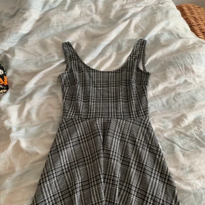 Rutig klänning  - Jätte fin rutig klänning 