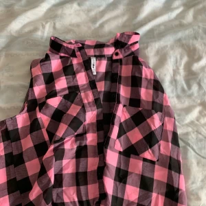 Armlös rutig kofta - Armlös fin kofta. Passar till sommaren 