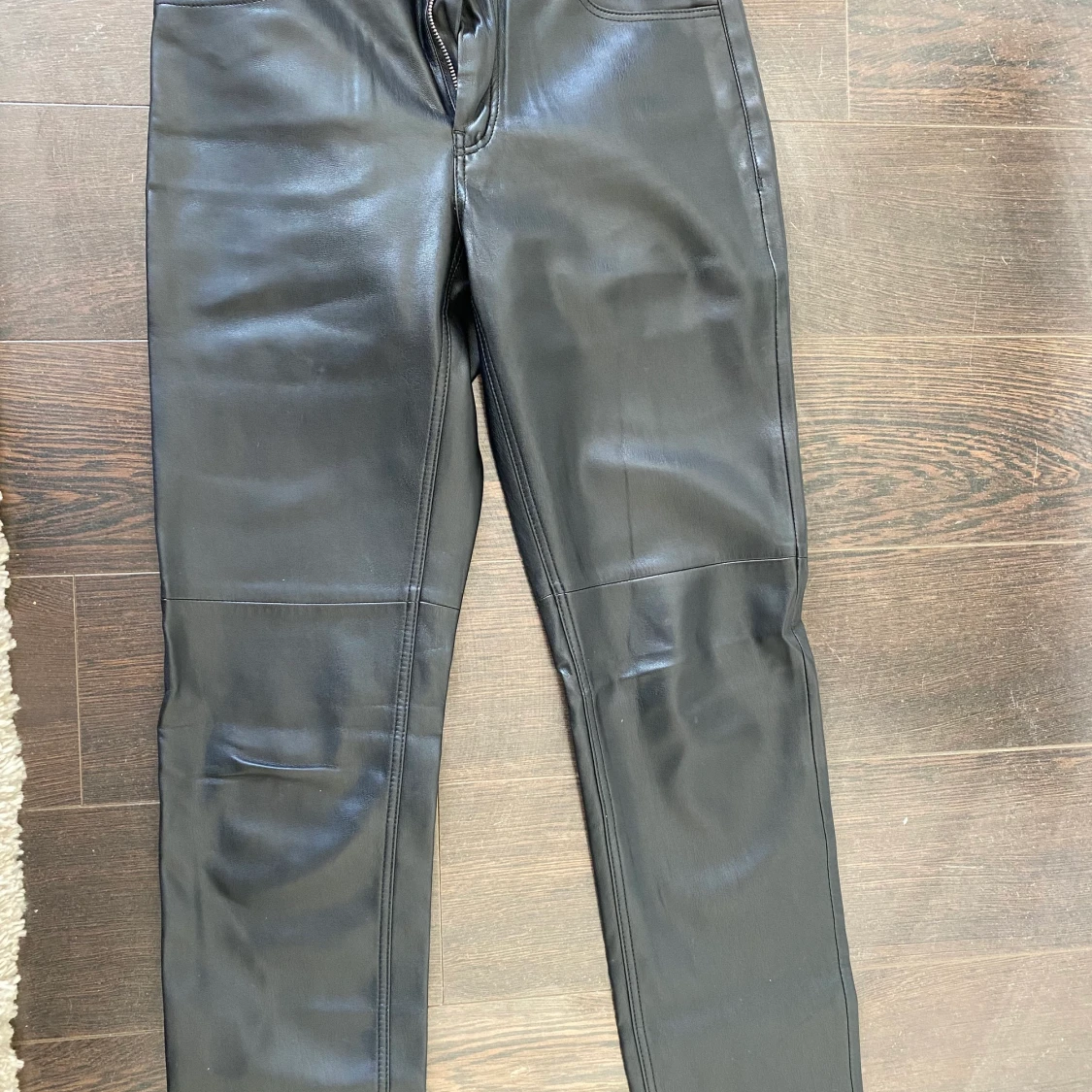 Skinbyxor från Mango