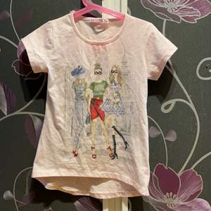  Rosa barn t-shirt med tre tjejer och pärlor på💗