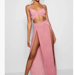 Rosa Set från bohoo  - Coolt set i härlig rosa, storlek XS aldrig använd