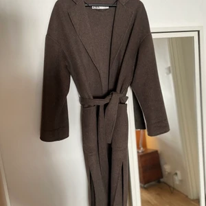 Kappa - Brun kappa från Zara☀️ jag har spillt lite färg på den! Dm för fler bilder 😀