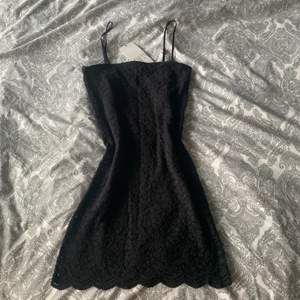 black lacy dress from zara in size M/Medium. has an underlayer of fabric so it’s not see through at all. in perfect condition and still has the tags on, i’m only selling it because it’s too small for me 🖤 original price was 299kr if i remember correctly? message me if you want tracked shipping!🖤