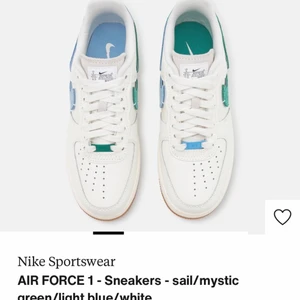 Nike skor  - Storlek 37,5, helt oanvända! Köpta på Zalando för 1245kr. Slutsålda nu. Köparen står för frakten. Skriv för egen bild. Buda! 