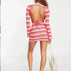 Stickad Bershka klänning - Hej! Jag säljer denna stickade populära slutsålda klänning från Bershka helt ny med prislapp kvar!!! 💕💕💕 Jag har den i storlek XS och M💕