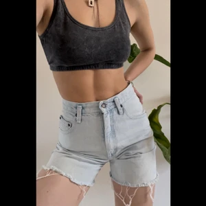 Jeansshorts - Skitsnygga högmidjade jeansshorts. Säljes pga används inte längre💝