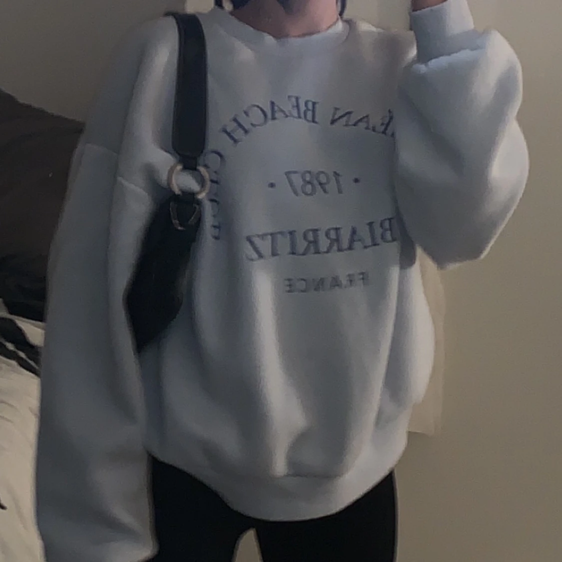 En ljus blå sweatshirt från gina