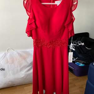 Säljer min snygg klänning från Carlo pignatelli ITALIA.               Liten storlek för mig då det bättre att nångon annan ska använda.