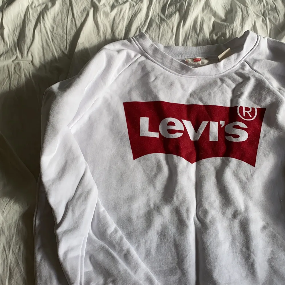 Levis tröja som inte kommer till användning . Tröjor & Koftor.