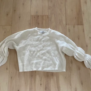 Tröja från nakd - Superfin stickad tröja med lite puffiga armar från nakd