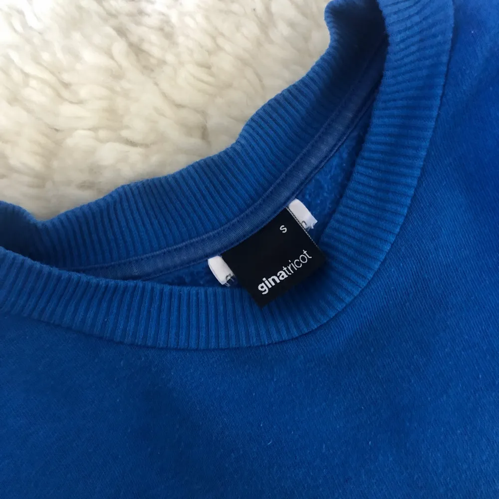 Gina tricot oversized sweatshirt i blå Storlek S men oversized . Hoodies.